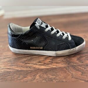 Golden Goose Sneaker 37 Women's
 **ONE SINGLE RIGHT SHOE ONLY**